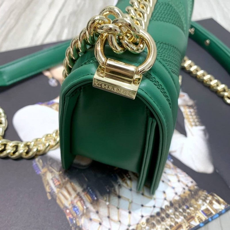 Wholesale Luxury Chanel Calfskin Small Boy Chanel Handbag A67085 - Image 6