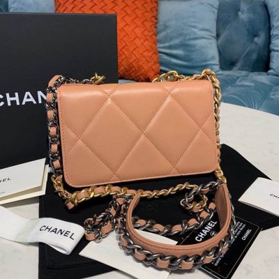 Alternative view of Wholesale Luxury Chanel Goatskin Quilted 19 Woc Flap Bag On Chain 422740