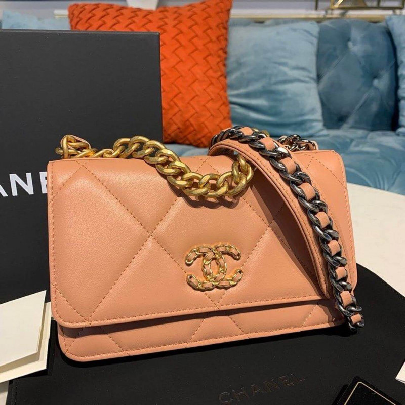 Wholesale Luxury Chanel Goatskin Quilted 19 Woc Flap Bag On Chain 422740