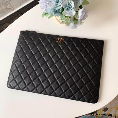 Wholesale Luxury Chanel Larger Zip Pouch 31531