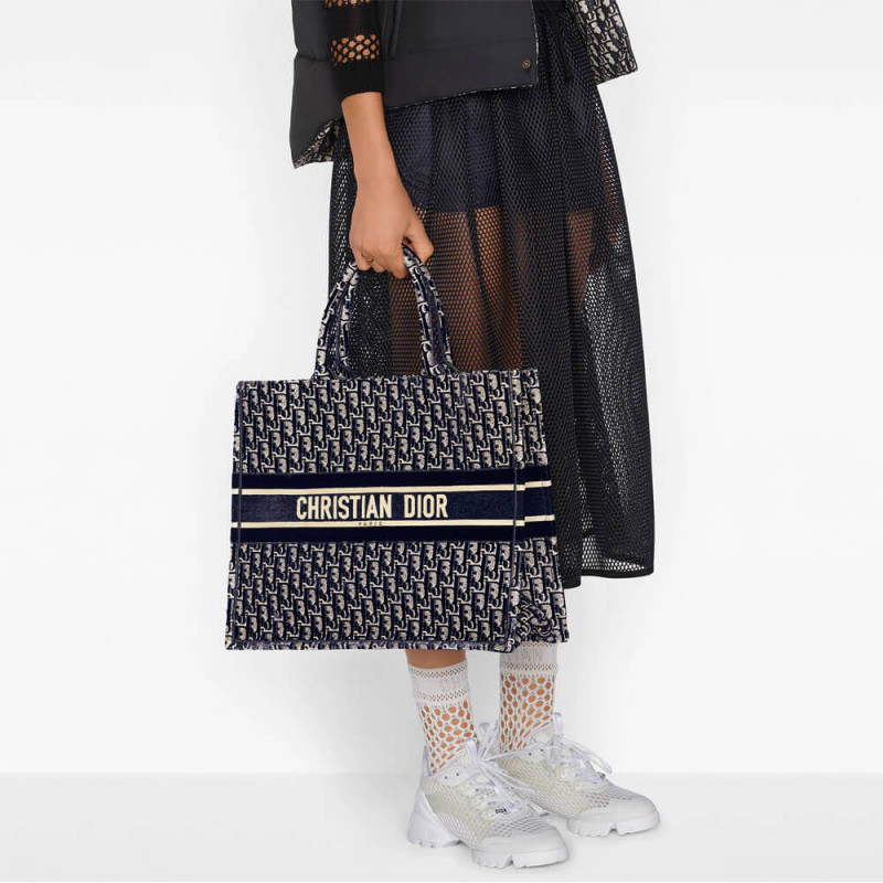 Wholesale Luxury Dior Oblique Embroidered Velvet Book Tote M1286Z - Image 2