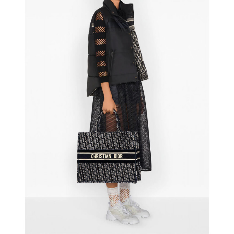 Wholesale Luxury Dior Oblique Embroidered Velvet Book Tote M1286Z - Image 3