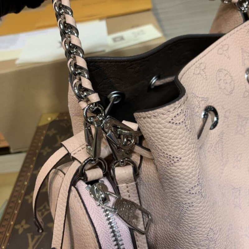 Wholesale Luxury Louis Vuitton Mahina Leather Bella M57068 - Image 6