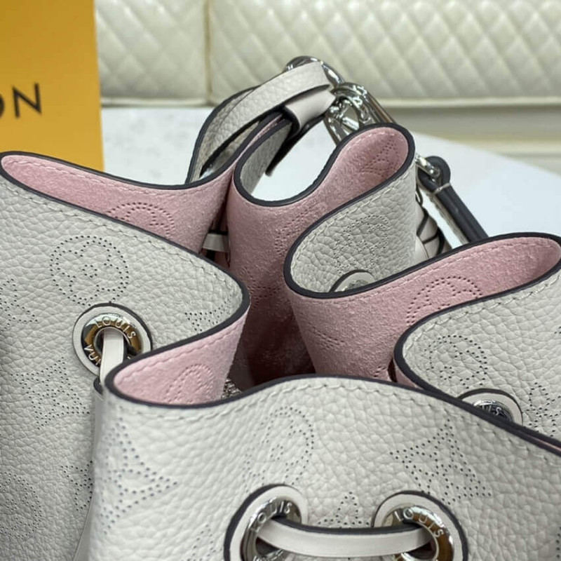 Wholesale Luxury Louis Vuitton Mahina Leather Muria M57526 - Image 11