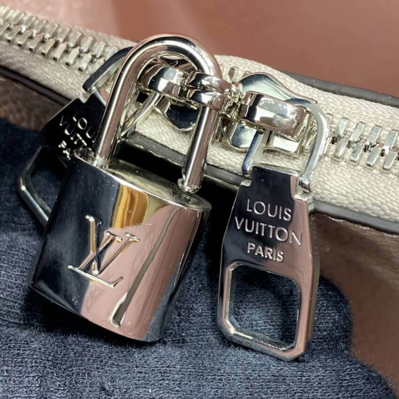 Wholesale Luxury Louis Vuitton Mahina Leather Muria M57526 - Image 14