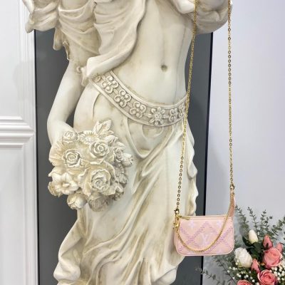 Alternative view of Wholesale Luxury Louis Vuitton Mini Pochette Accessoires M81140