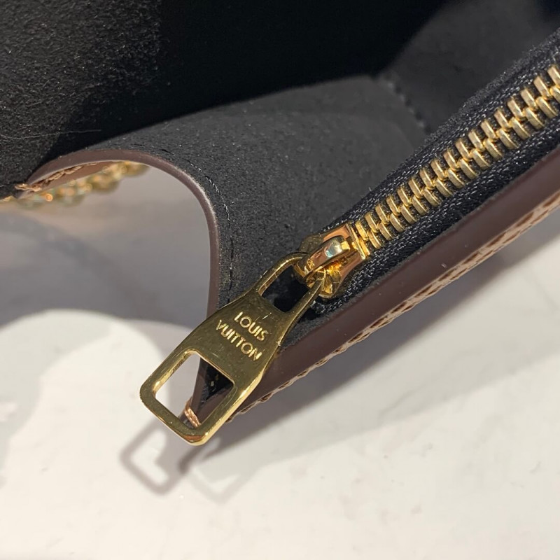 Wholesale Luxury Louis Vuitton Monogram Canvas Dauphine Chain Wallet M68746 - Image 9