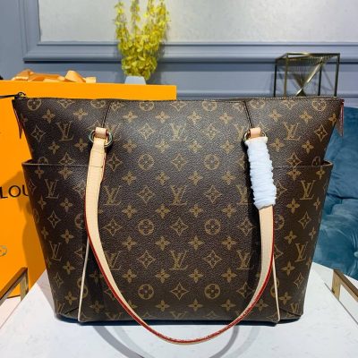 Alternative view of Wholesale Luxury Louis Vuitton Monogram Canvas Totally Mm M56689