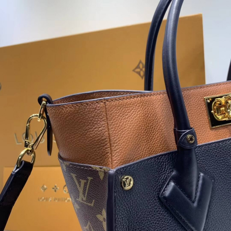 Wholesale Luxury Louis Vuitton On My Side M53823 - Image 4