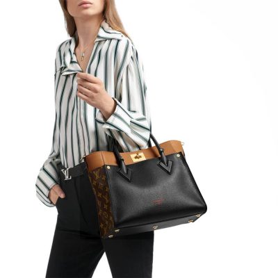 Wholesale Luxury Louis Vuitton On My Side M53823