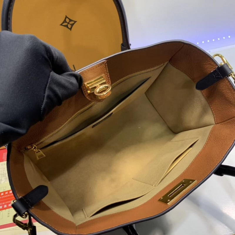 Wholesale Luxury Louis Vuitton On My Side M53823 - Image 10