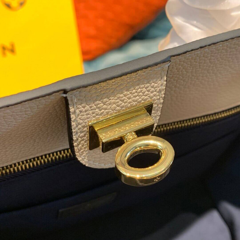 Wholesale Luxury Louis Vuitton On My Side M55933 - Image 8