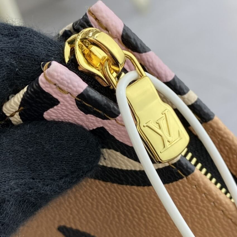 Wholesale Luxury Louis Vuitton Toiletry Pouch 26 M80751 M80752 - Image 7
