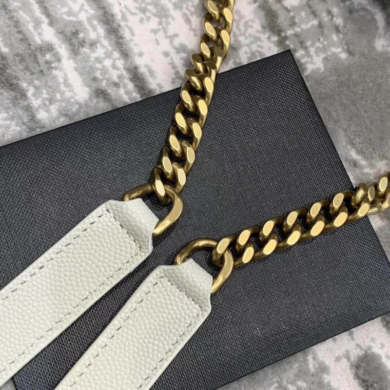 Wholesale Luxury Saint Laurent Vinyle Round Camera Bag In Chevron-Quilted Grain Leather 6104361 - Image 9