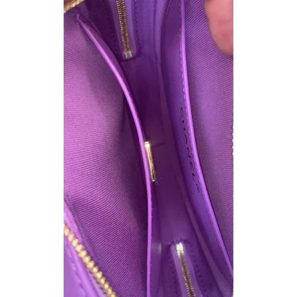 Wholesale Luxury Chanel Heart Zipped Arm Coin Purse 22S Purple/Black Ap2786 - Image 5