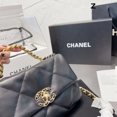 Alternative view of Wholesale Luxury Chanel 19 Hand 2Way Chain Shoulder Bag As1160 Lamb Leather Black Used Women