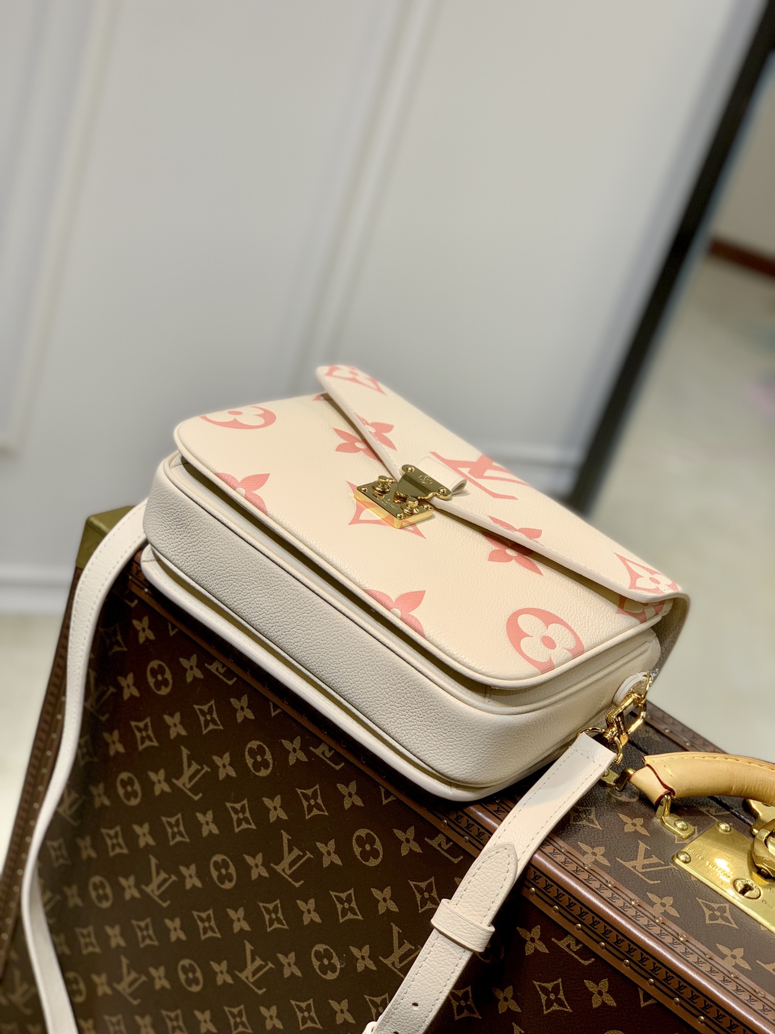 Wholesale Luxury Louis Vuitton Pochette Metis M45573 - Image 8