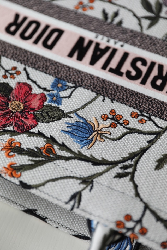 Wholesale Luxury Dior Book Tote White Multicolor Dior Petites Fleurs Embroidery - Image 6