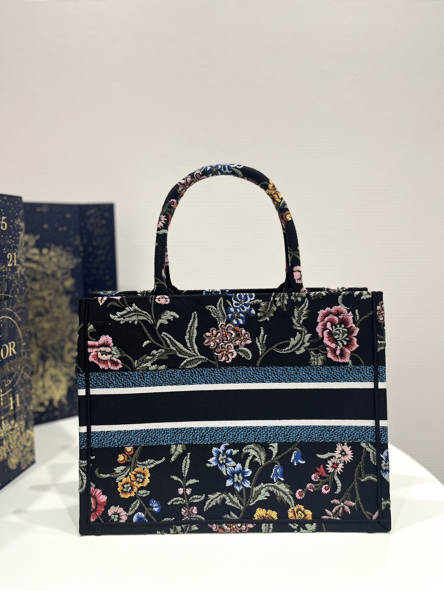 Wholesale Luxury Dior Book Tote Medium Black Multicolor Dior Petites Fleurs Embroidery M1296Zeau_M911 - Image 7