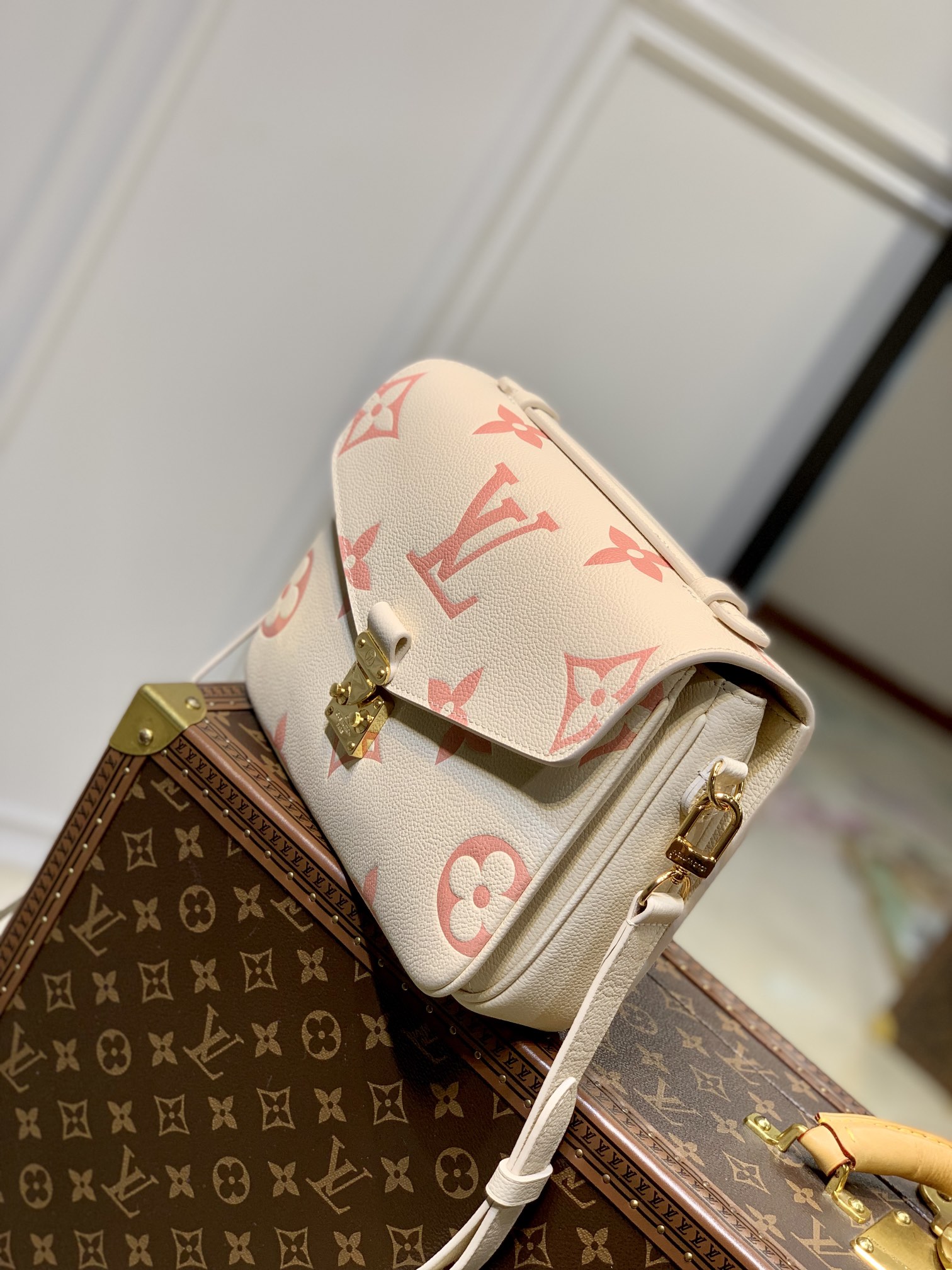 Wholesale Luxury Louis Vuitton Pochette Metis M45573 - Image 6
