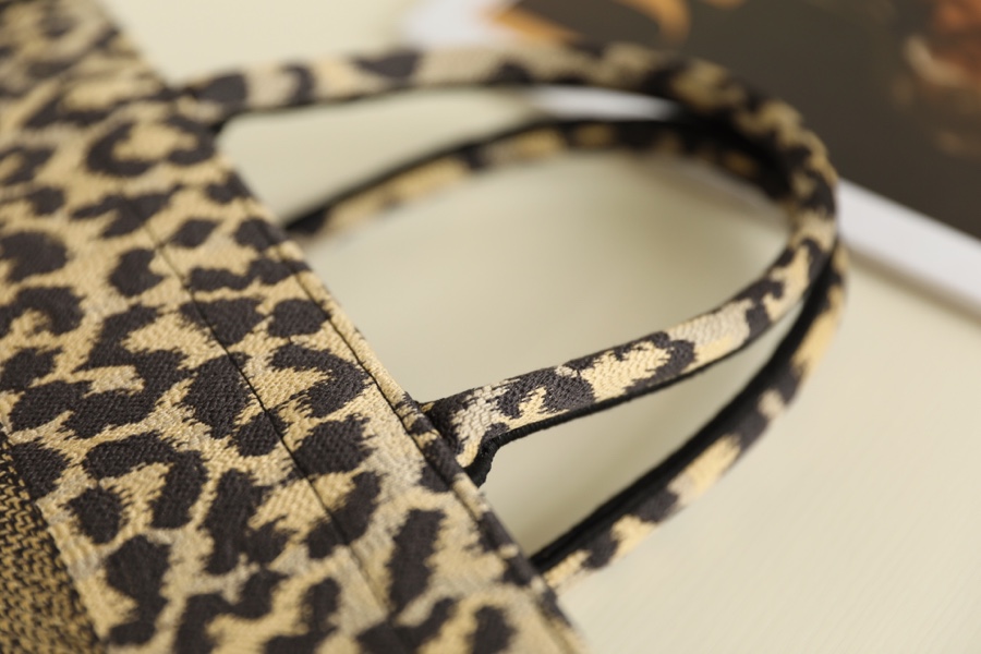 Wholesale Luxury Dior Book Tote Medium Beige Multicolor Mizza Embroidery M1296Zrhm_M918 - Image 8