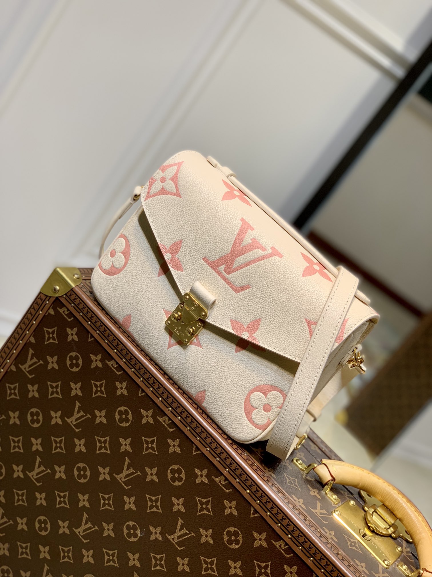 Wholesale Luxury Louis Vuitton Pochette Metis M45573