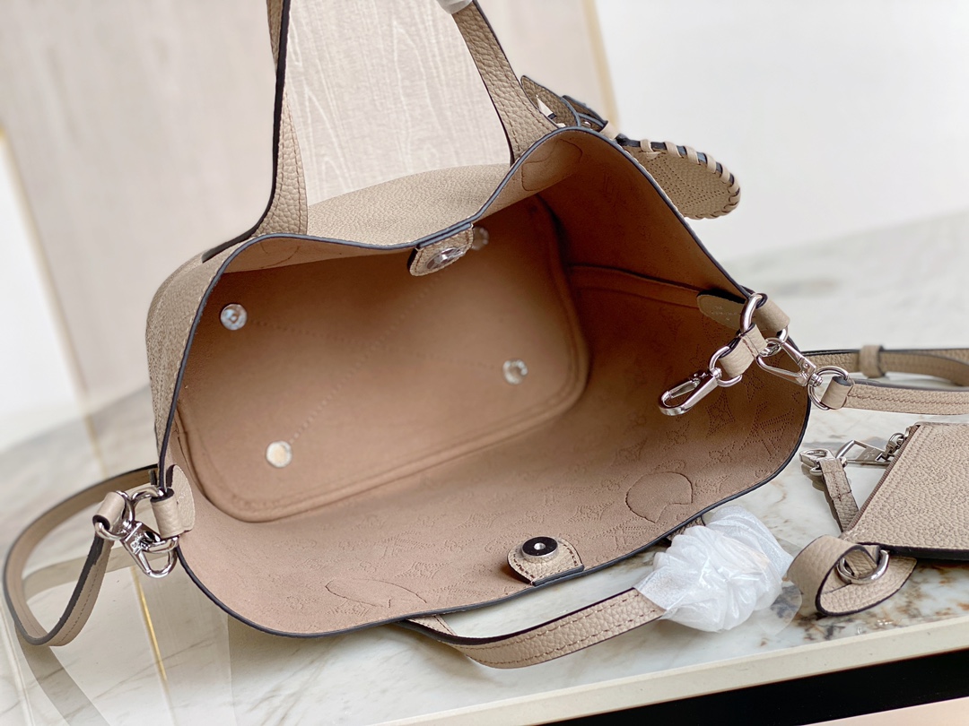 Wholesale Luxury Louis Vuitton Blossom Pm M21849 - Image 2