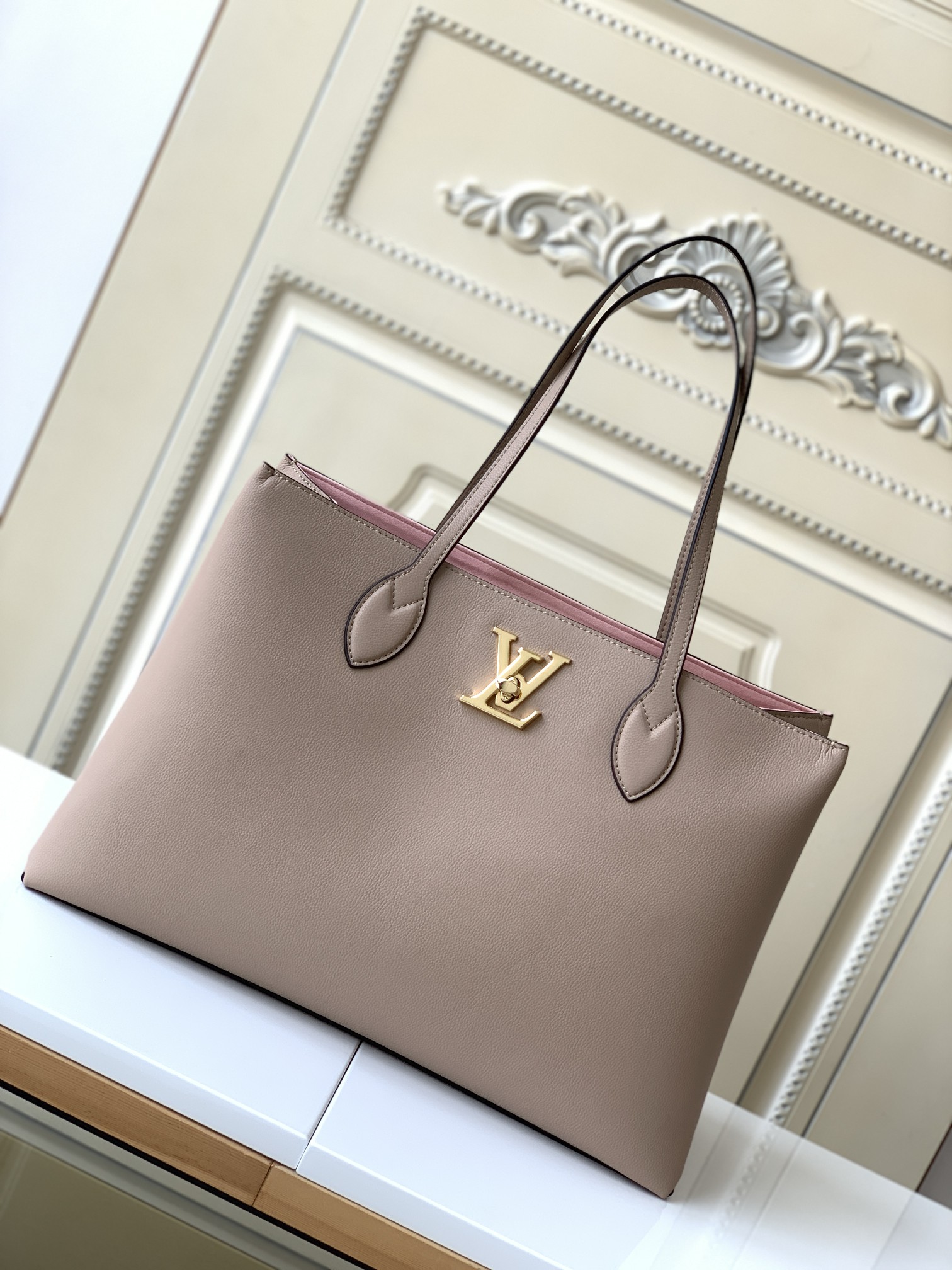 Wholesale Luxury Louis Vuitton Lockme Shopper M58927