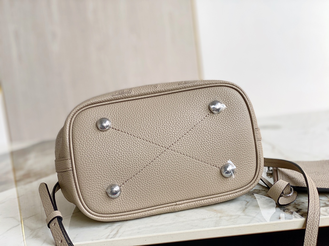 Wholesale Luxury Louis Vuitton Blossom Pm M21849 - Image 3