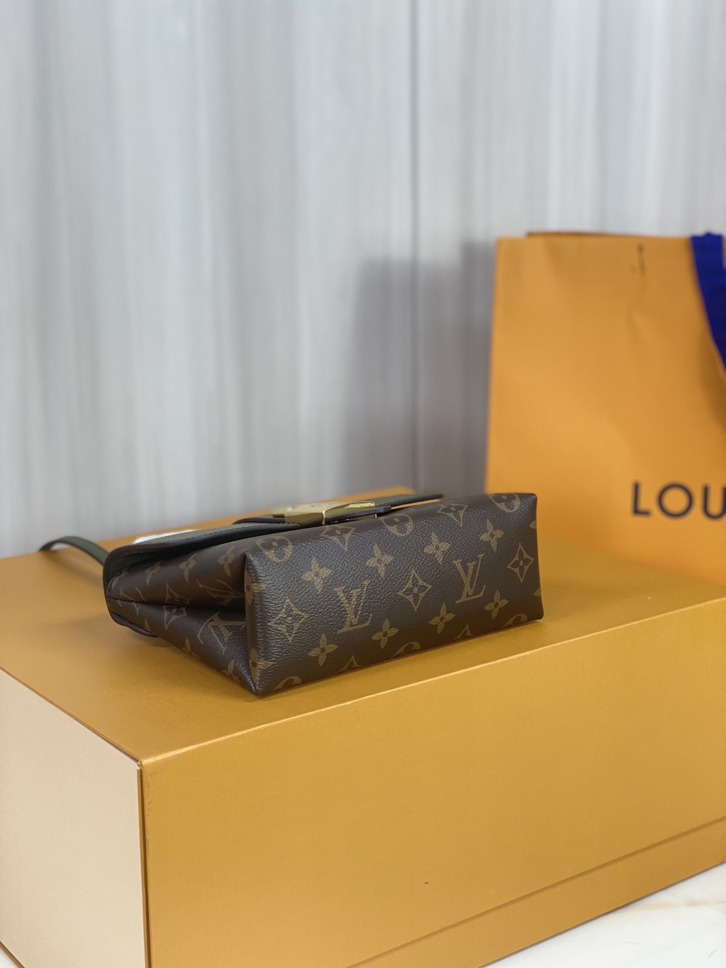 Wholesale Luxury Louis Vuitton Locky Bb M44797 - Image 3
