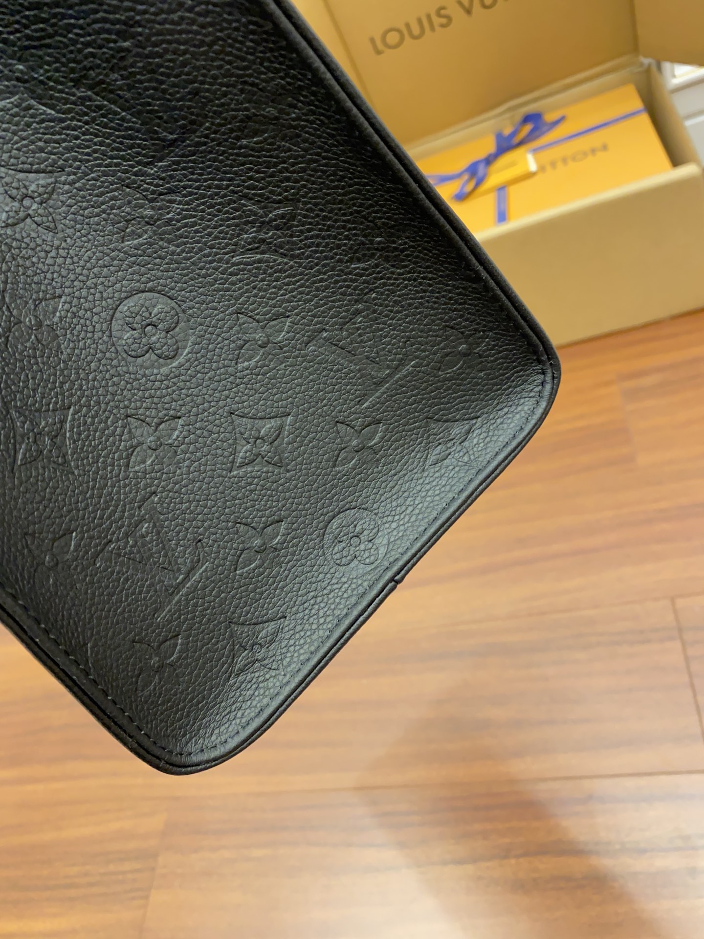 Wholesale Luxury Louis Vuitton Onthego Mm M45595 - Image 4