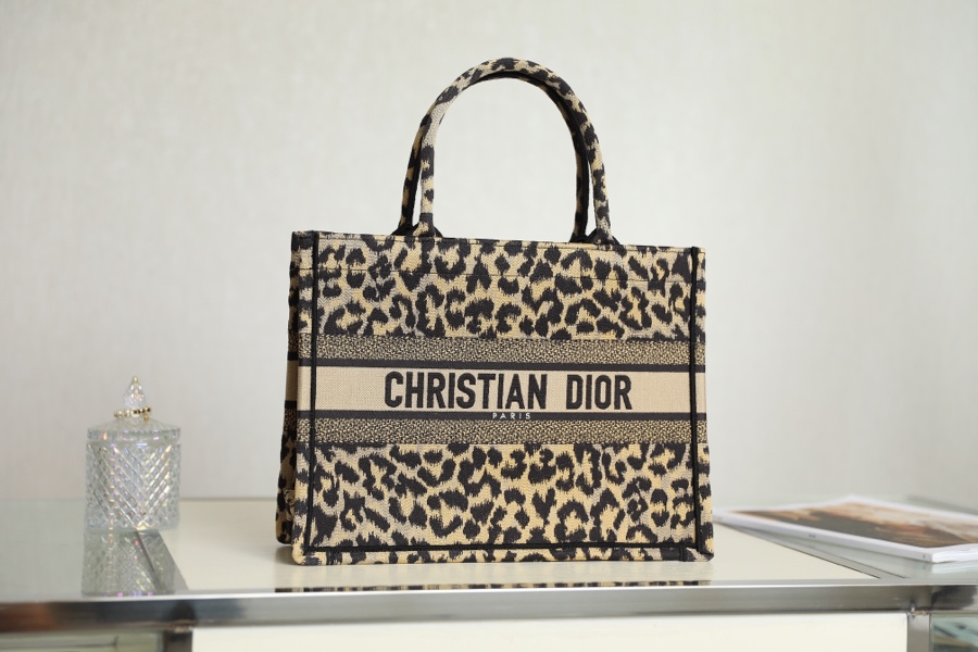 Wholesale Luxury Dior Book Tote Medium Beige Multicolor Mizza Embroidery M1296Zrhm_M918 - Image 9