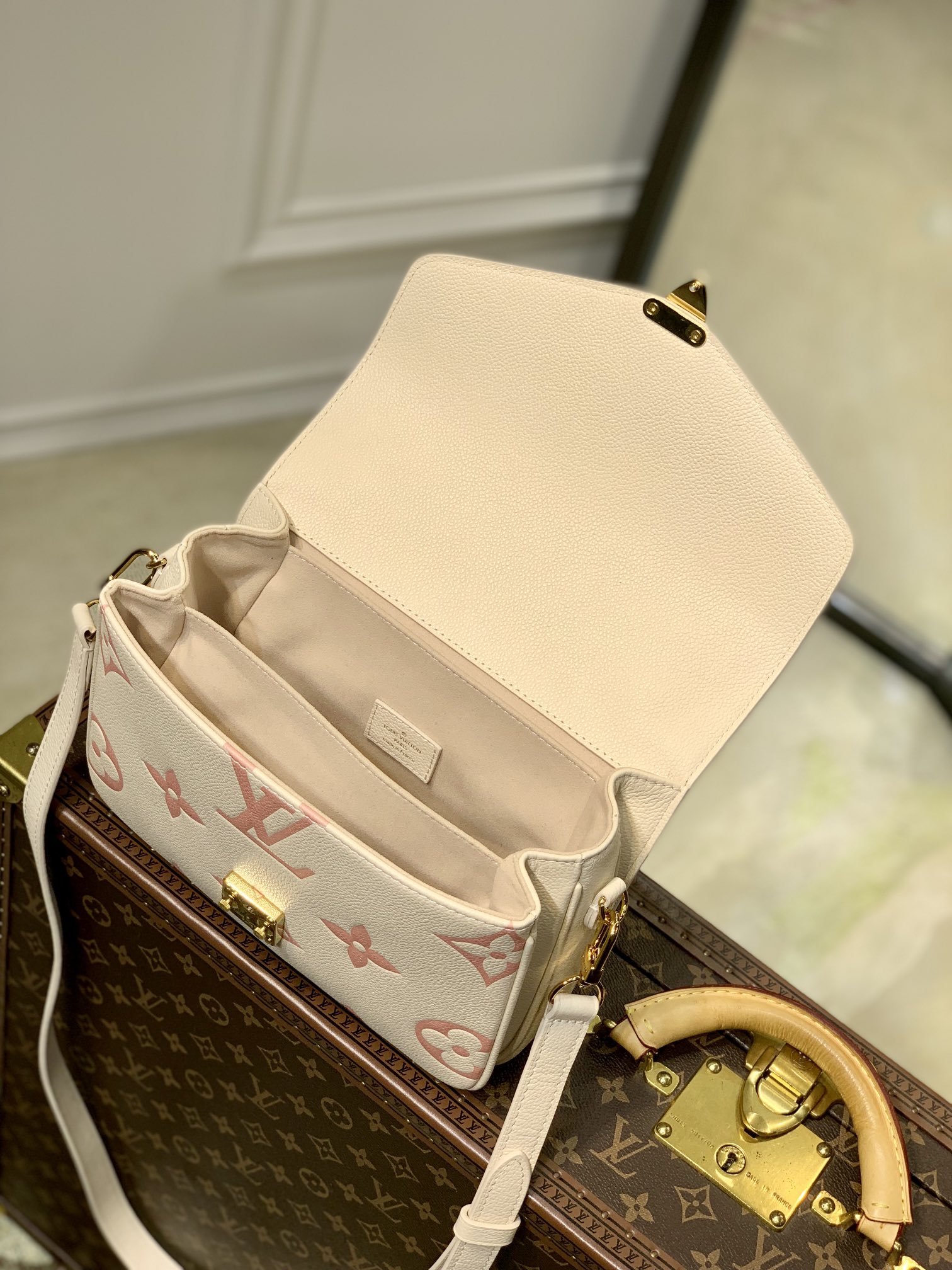 Wholesale Luxury Louis Vuitton Pochette Metis M45573 - Image 3