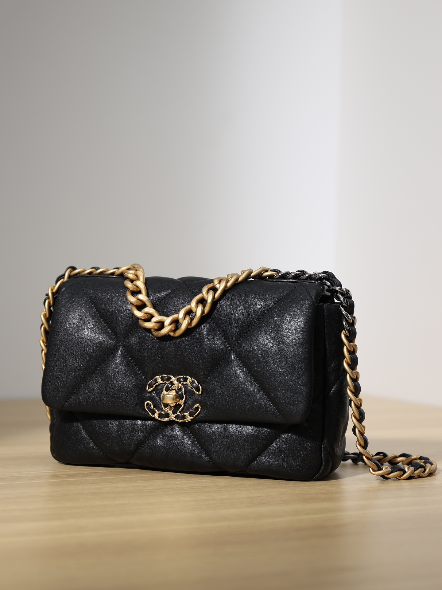 Wholesale Luxury Chanel Cf 19 Black Handbag - Image 7