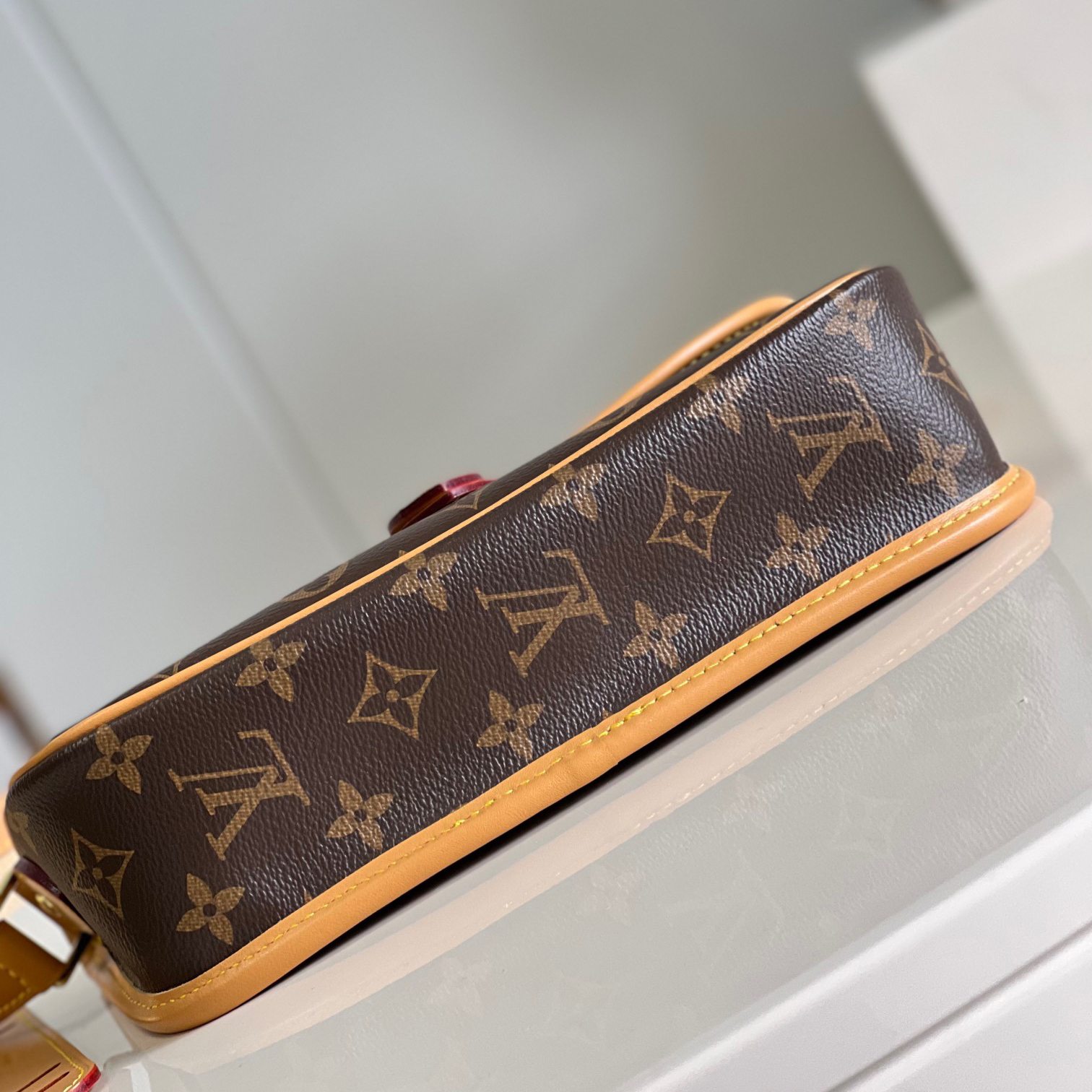 Wholesale Luxury Louis Vuitton Gibeciere Pm Shoulder Bag M42248 - Image 9