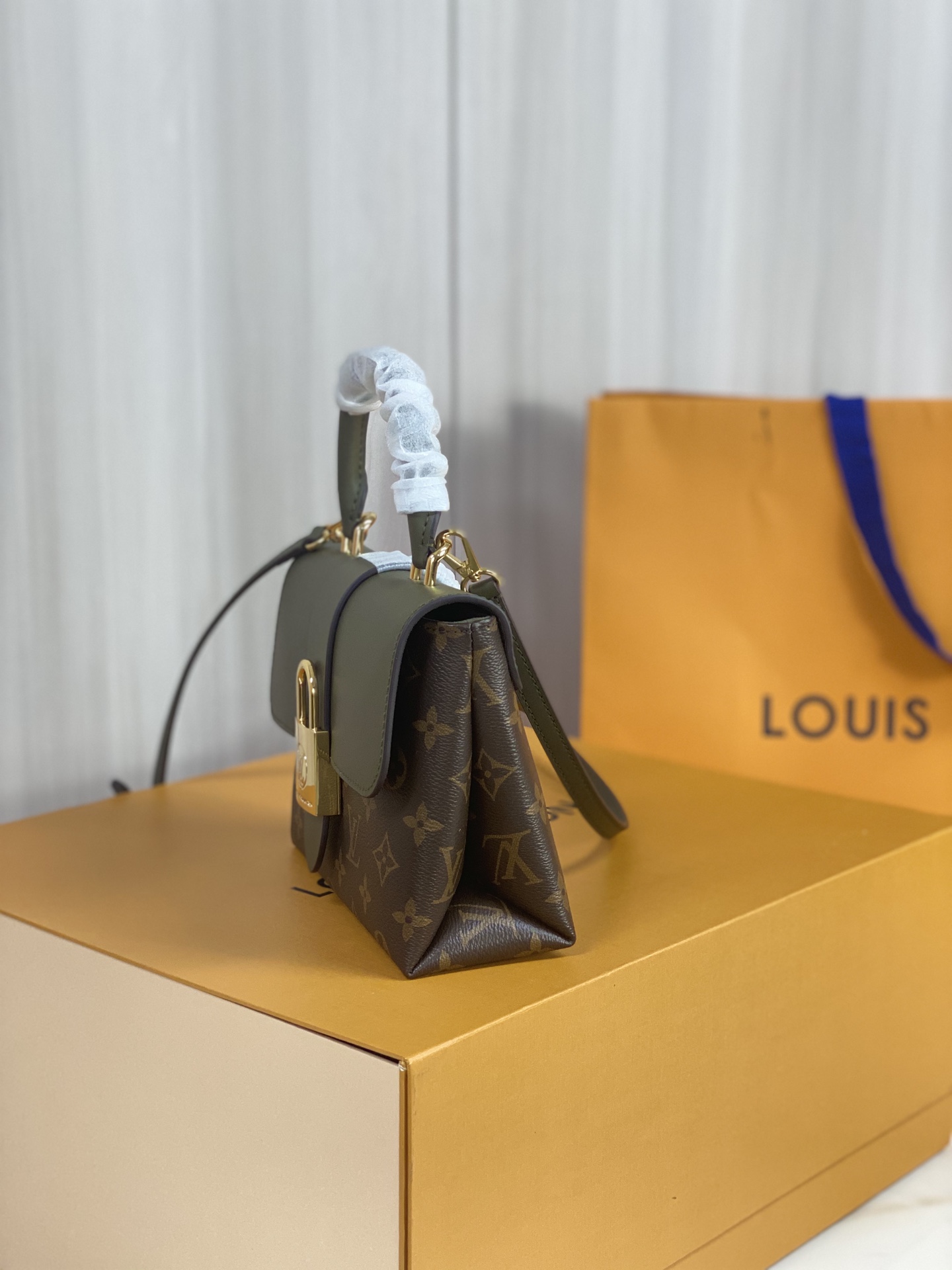 Wholesale Luxury Louis Vuitton Locky Bb M44797 - Image 4