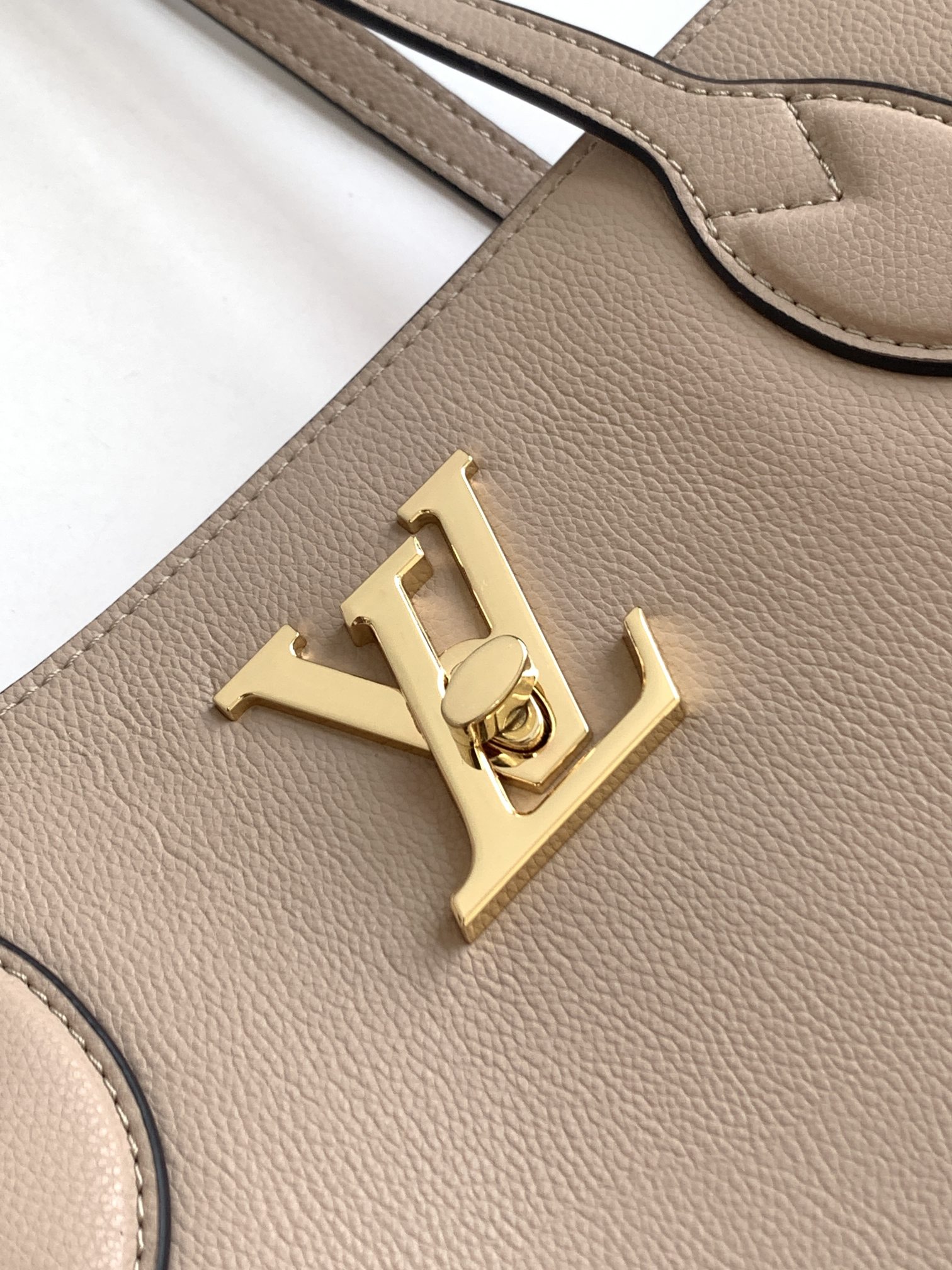 Wholesale Luxury Louis Vuitton Lockme Shopper M58927 - Image 4