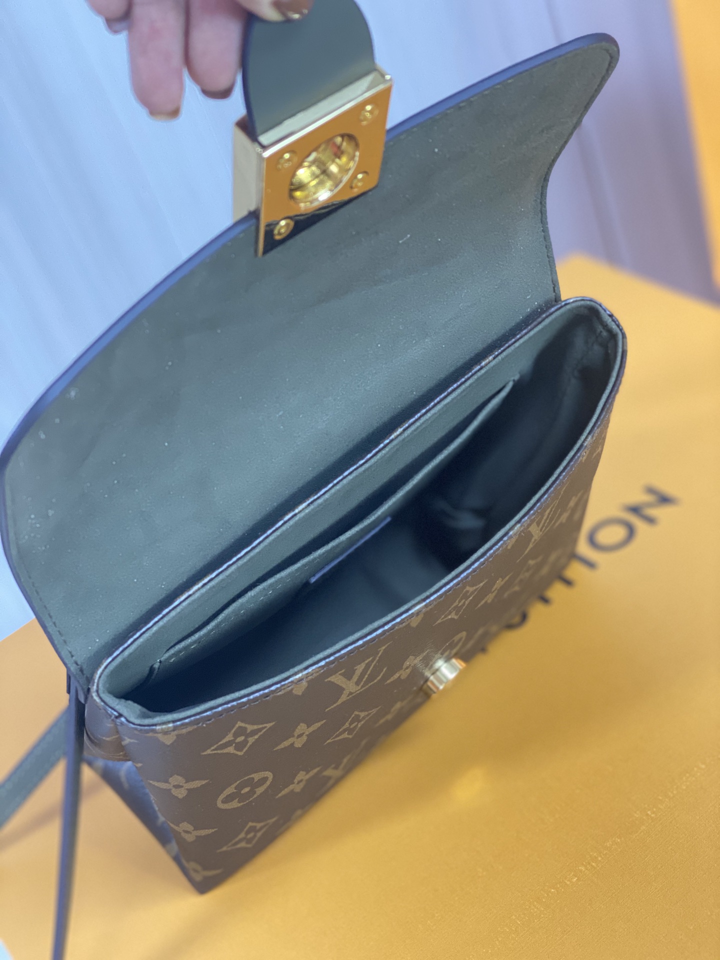 Wholesale Luxury Louis Vuitton Locky Bb M44797 - Image 2