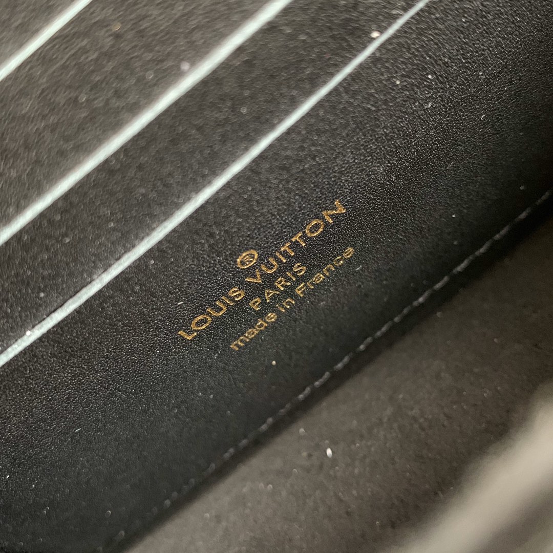 Wholesale Luxury Louis Vuitton Dauphine Chain Wallet M68746 - Image 2