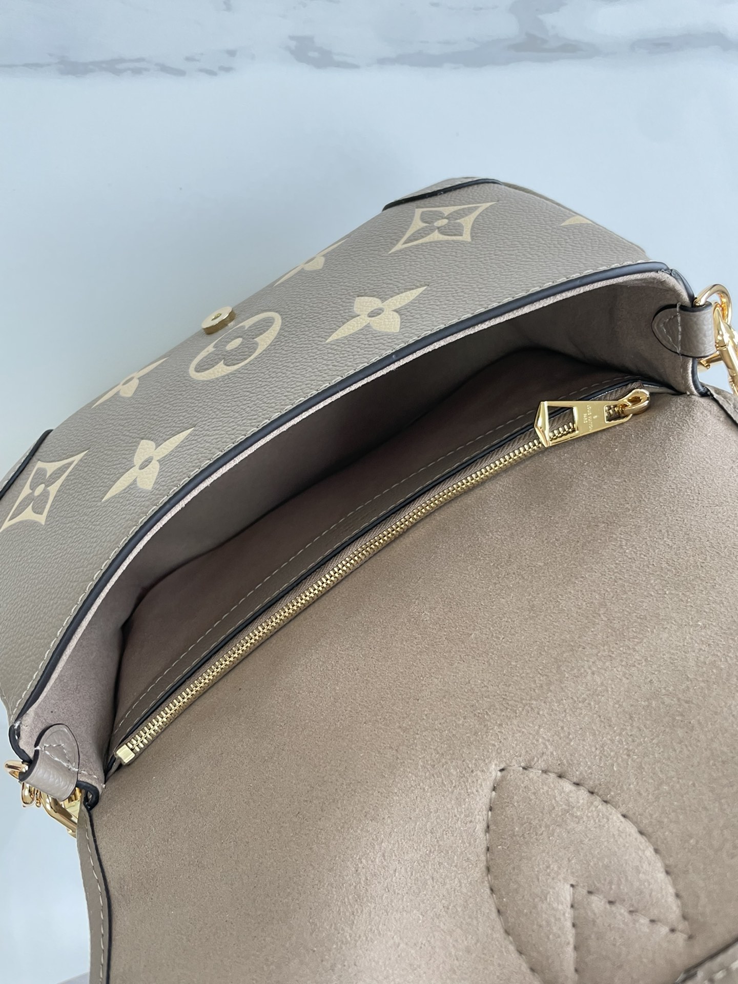 Wholesale Luxury Louis Vuitton Diane M46583 - Image 2