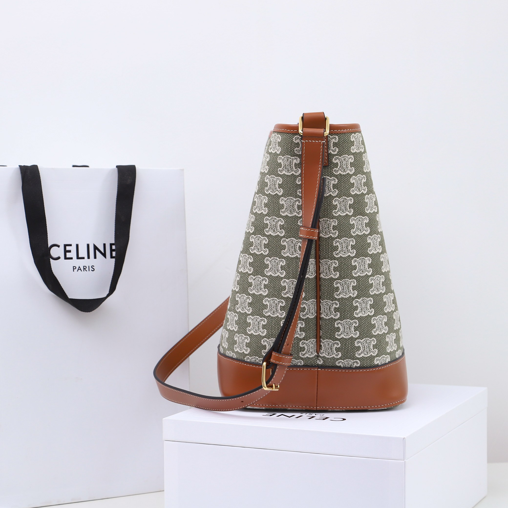 Wholesale Luxury Celine Medium Bucket In Triomphe - Image 6