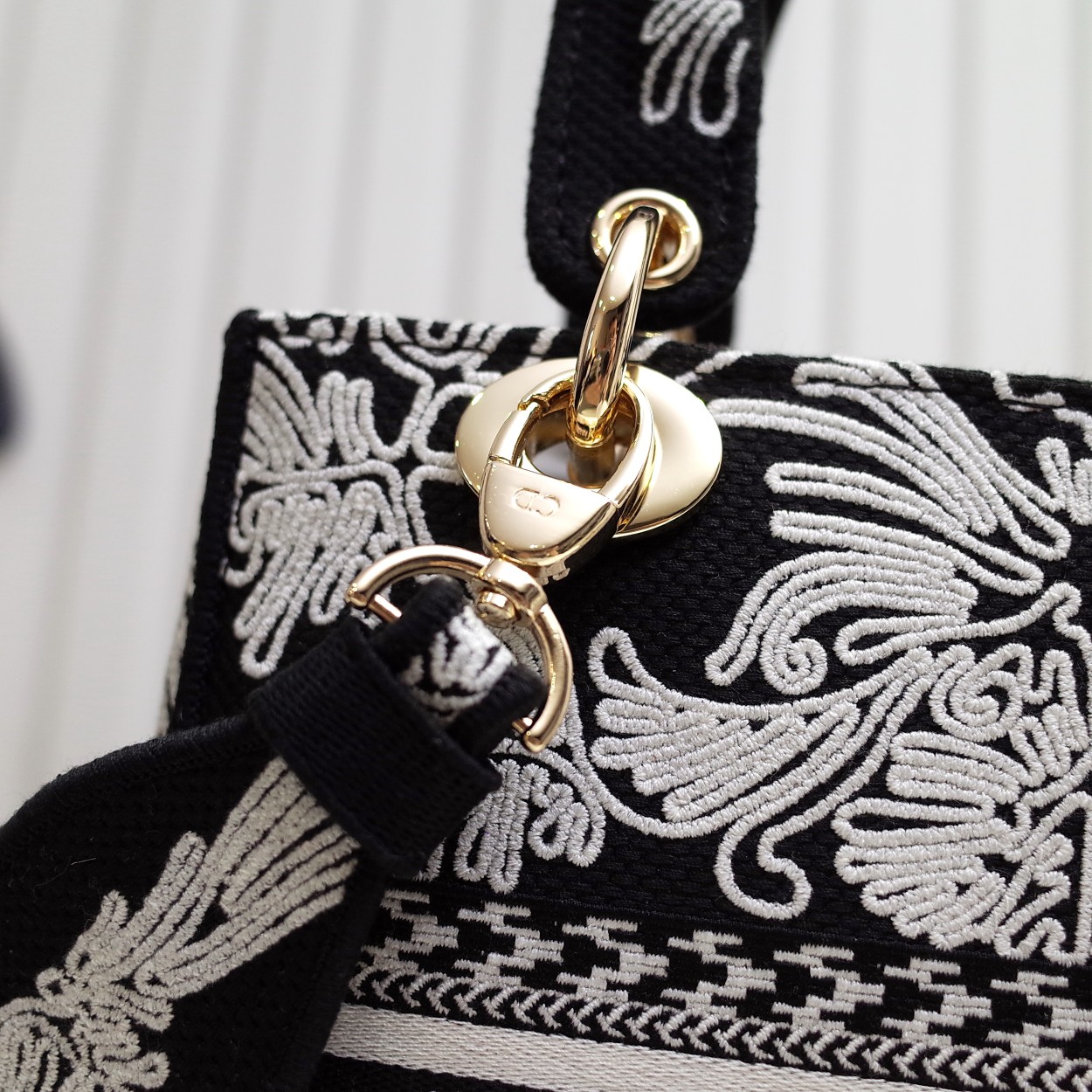 Wholesale Luxury Dior Medium Lady D-Lite Bag M0565Omdv_M993 - Image 8