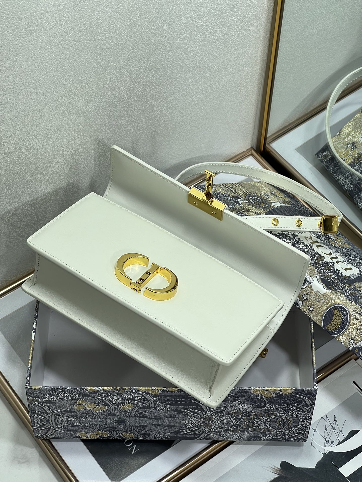 Wholesale Luxury Dior 30 Montaigne Bag White Box Calfskin S2110Umos_M991 - Image 2