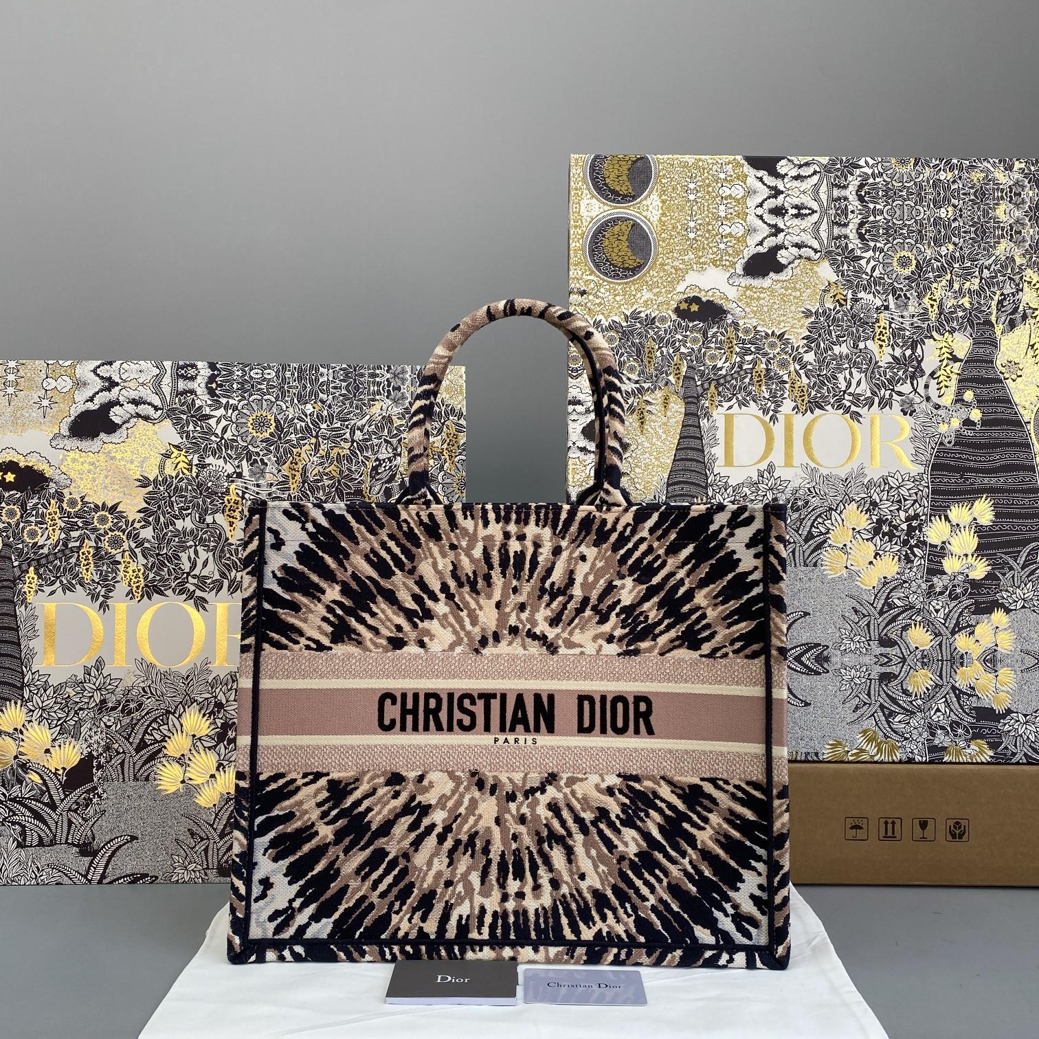 Wholesale Luxury Dior Book Tote Dior Rnave DInfini Embroidery - Image 9
