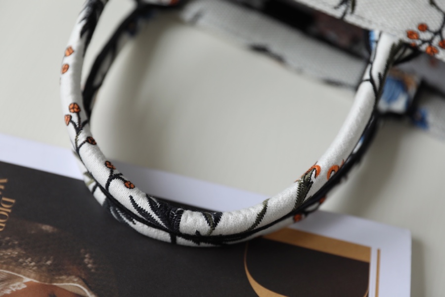 Wholesale Luxury Dior Book Tote White Multicolor Dior Petites Fleurs Embroidery - Image 7