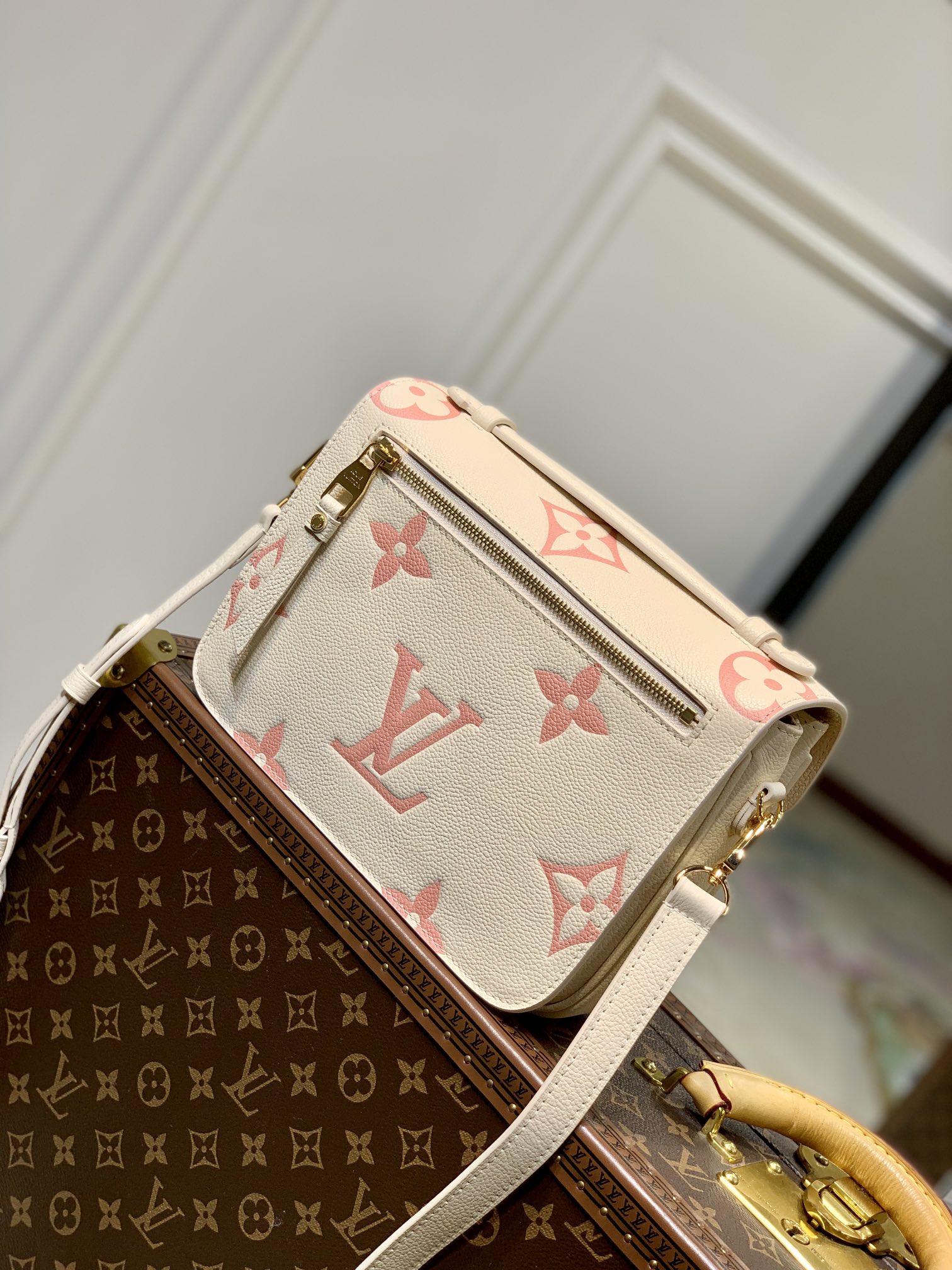 Wholesale Luxury Louis Vuitton Pochette Metis M45573 - Image 5