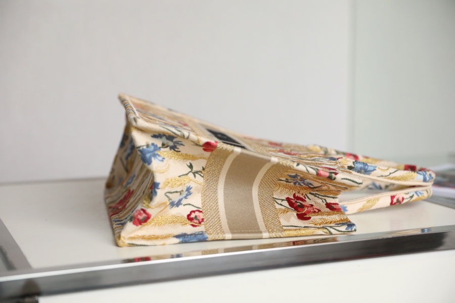 Wholesale Luxury DiorBook Tote Natural Multicolor Raffia Embroidered With Dior Petites Fleurs - Image 8