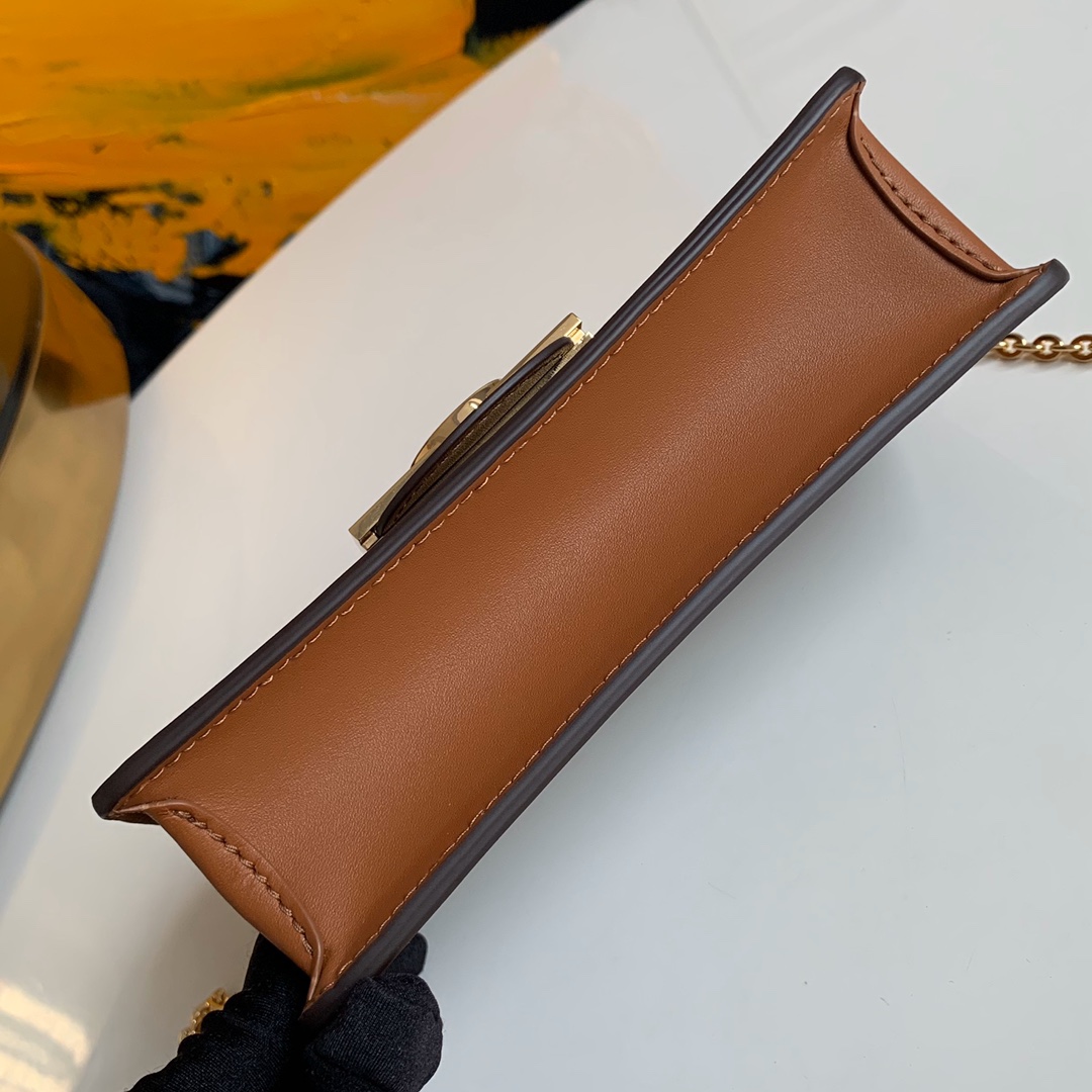 Wholesale Luxury Louis Vuitton Dauphine Chain Wallet M68746 - Image 7