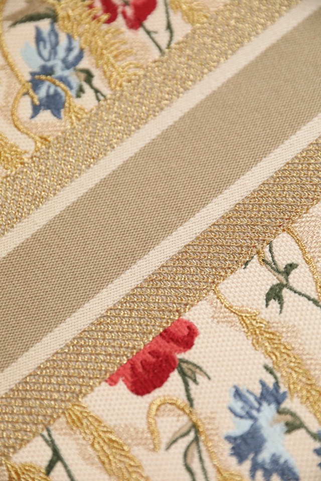Wholesale Luxury DiorBook Tote Natural Multicolor Raffia Embroidered With Dior Petites Fleurs - Image 6