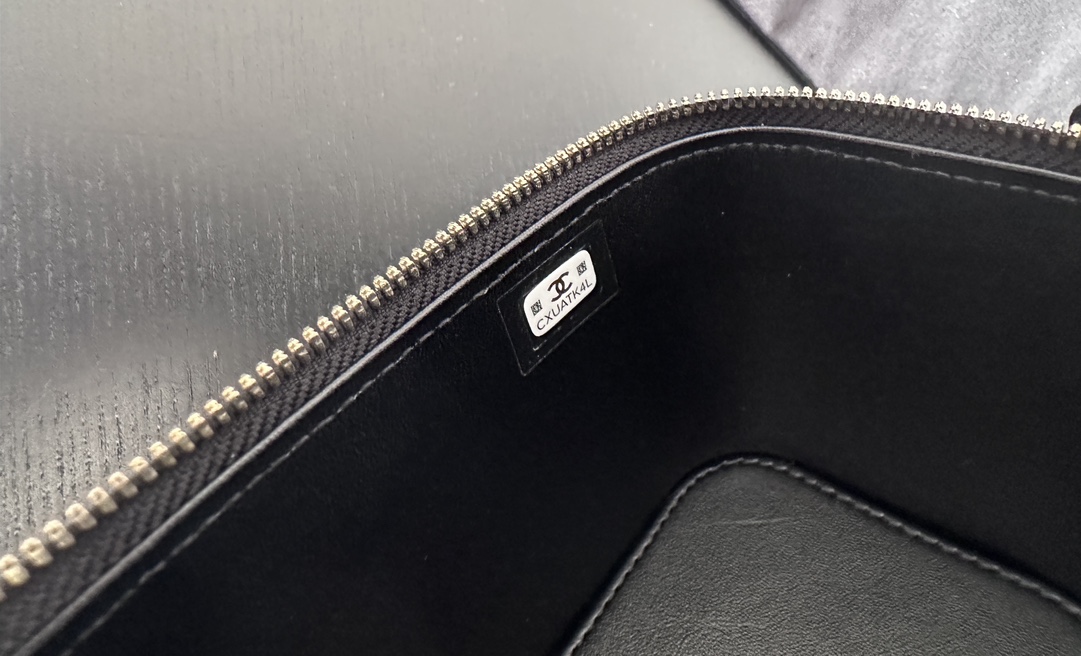 Wholesale Luxury Chanel Vanity Case Black Ap3204 - Image 2